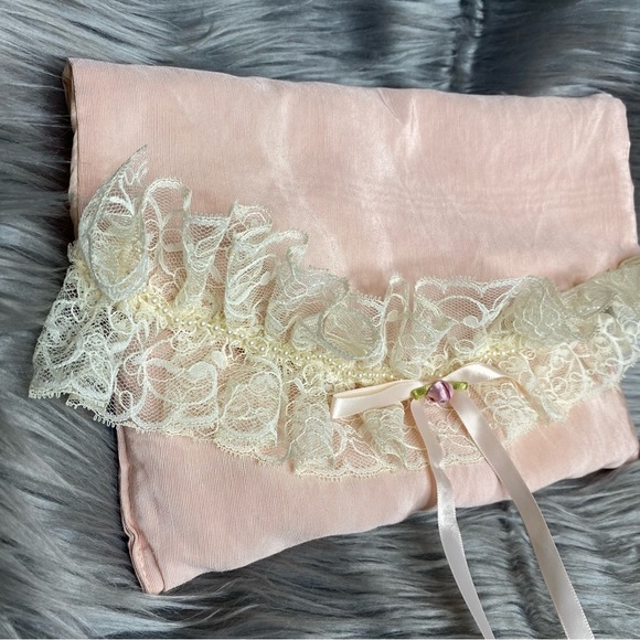 Vintage Victoria’s Secret Pink Romance Cluth Lace Ribbon Bow Pearls Gold Label